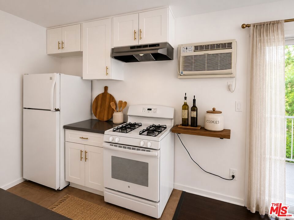 245 S Rampart Boulevard 302 Property Photo 5