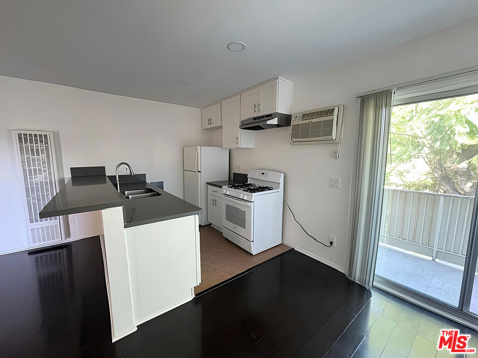 245 S Rampart Boulevard 302 Property Photo 11