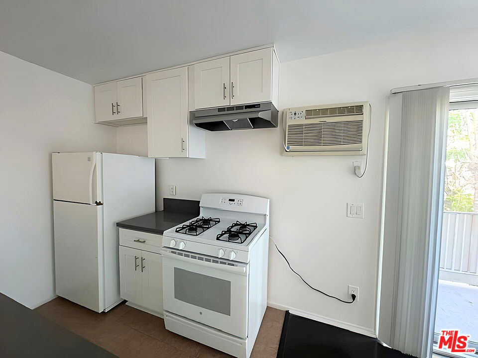 245 S Rampart Boulevard 302 Property Photo 16
