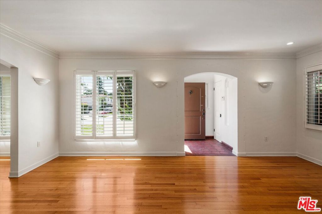 627 26th Street Property Photo 3