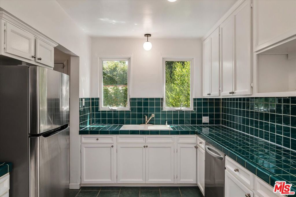 627 26th Street Property Photo 8