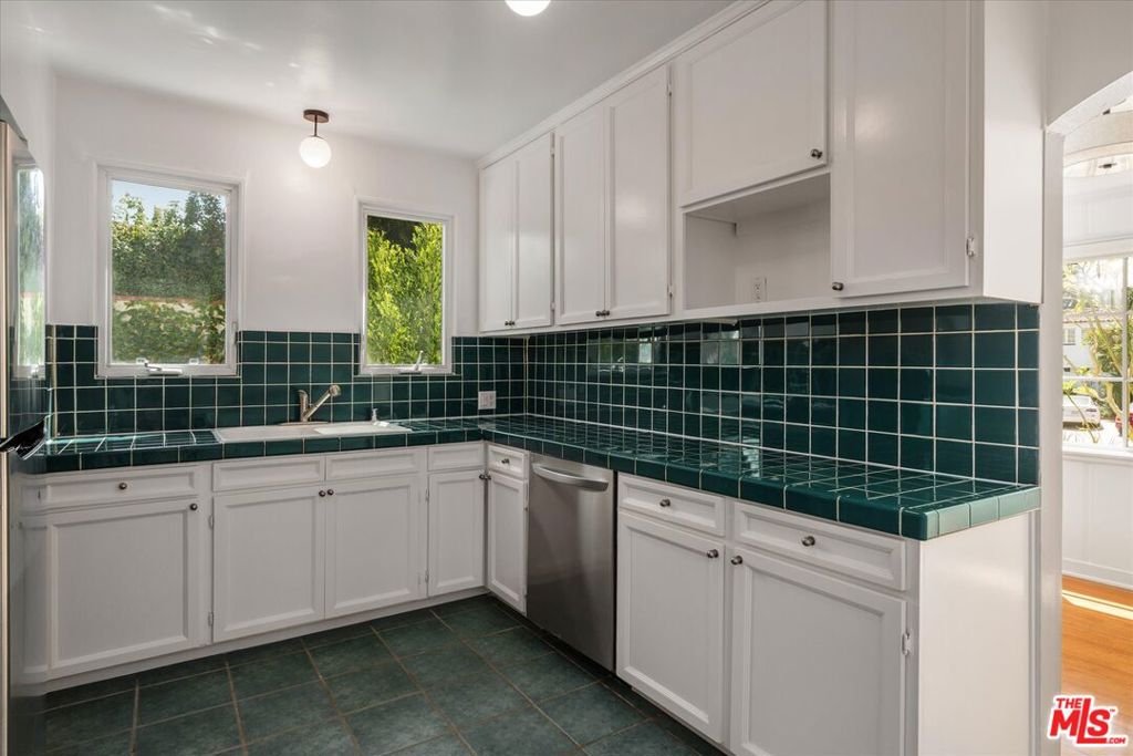 627 26th Street Property Photo 9