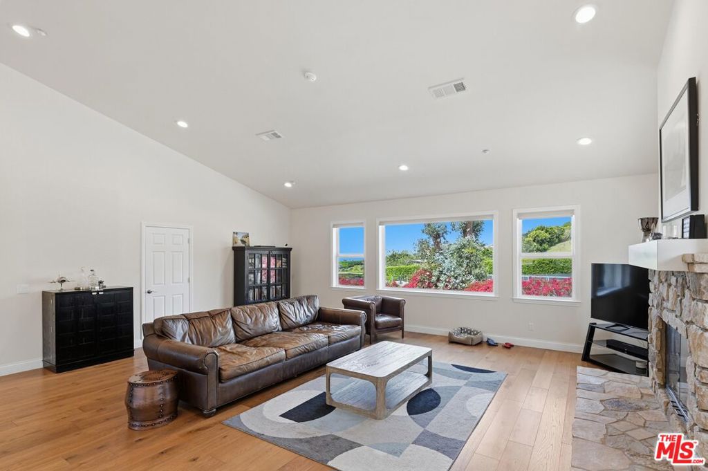 30429 Morning View Drive Property Photo 11