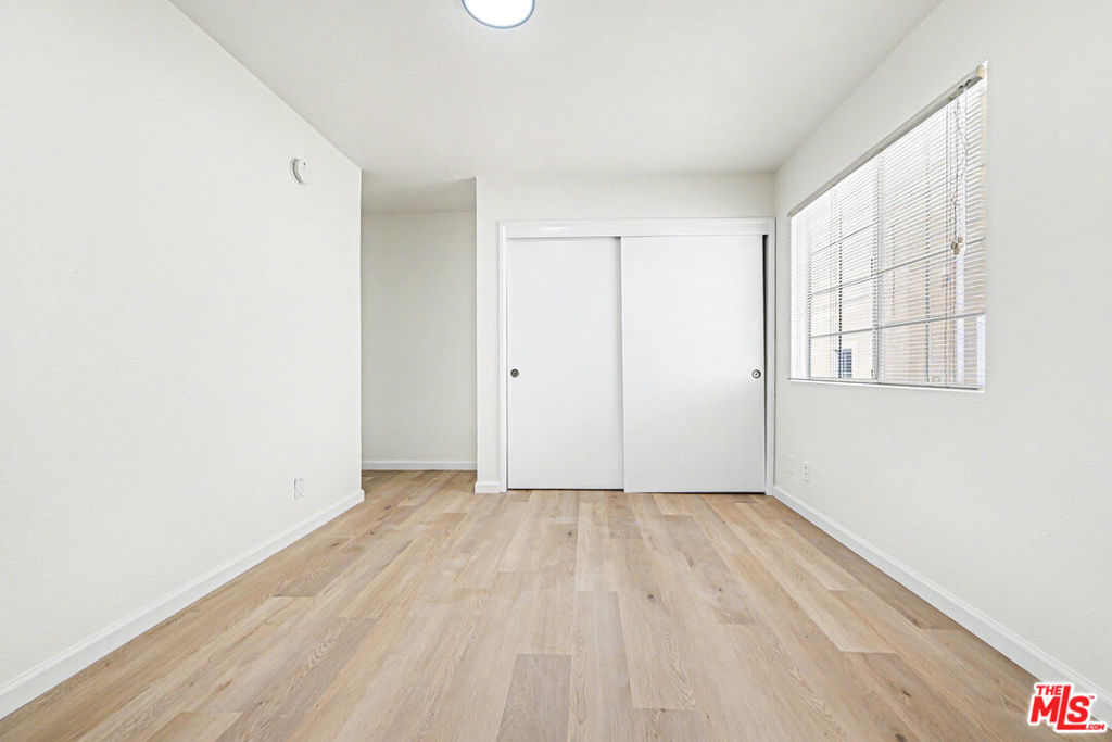1820 S Barrington Avenue 202 Property Photo 16