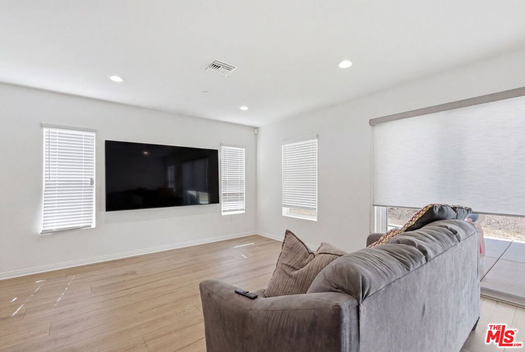 20237 Breeze Blooms Drive Property Photo 6