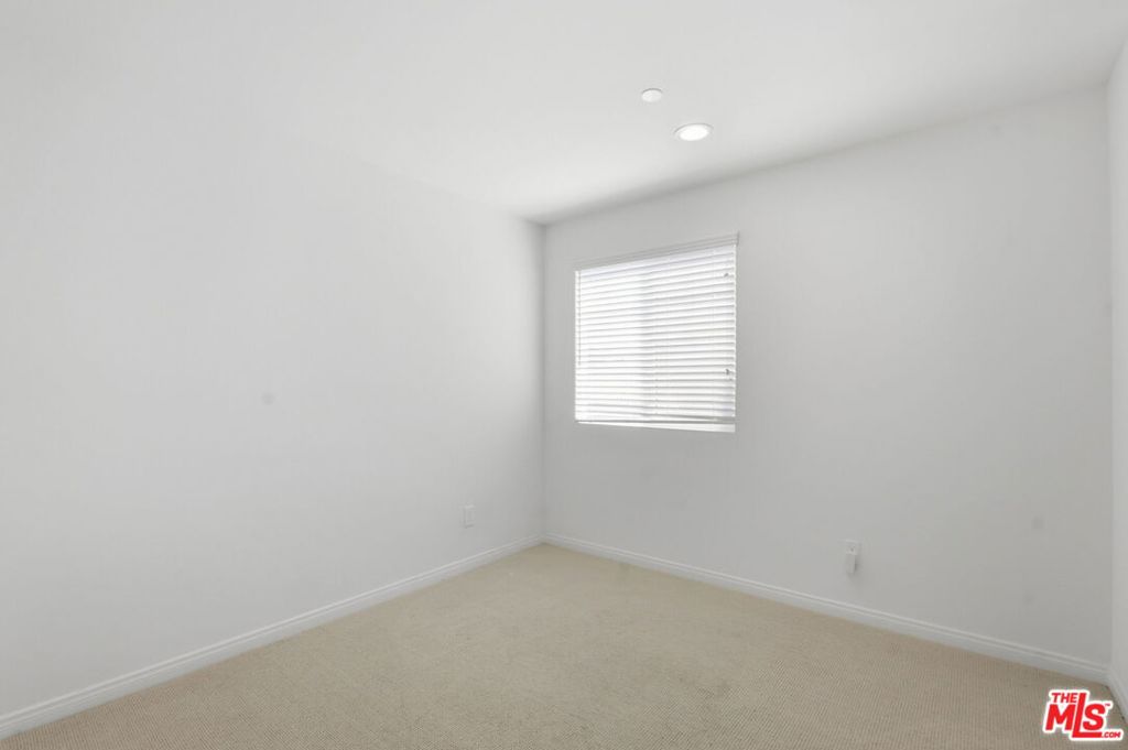 20237 Breeze Blooms Drive Property Photo 11