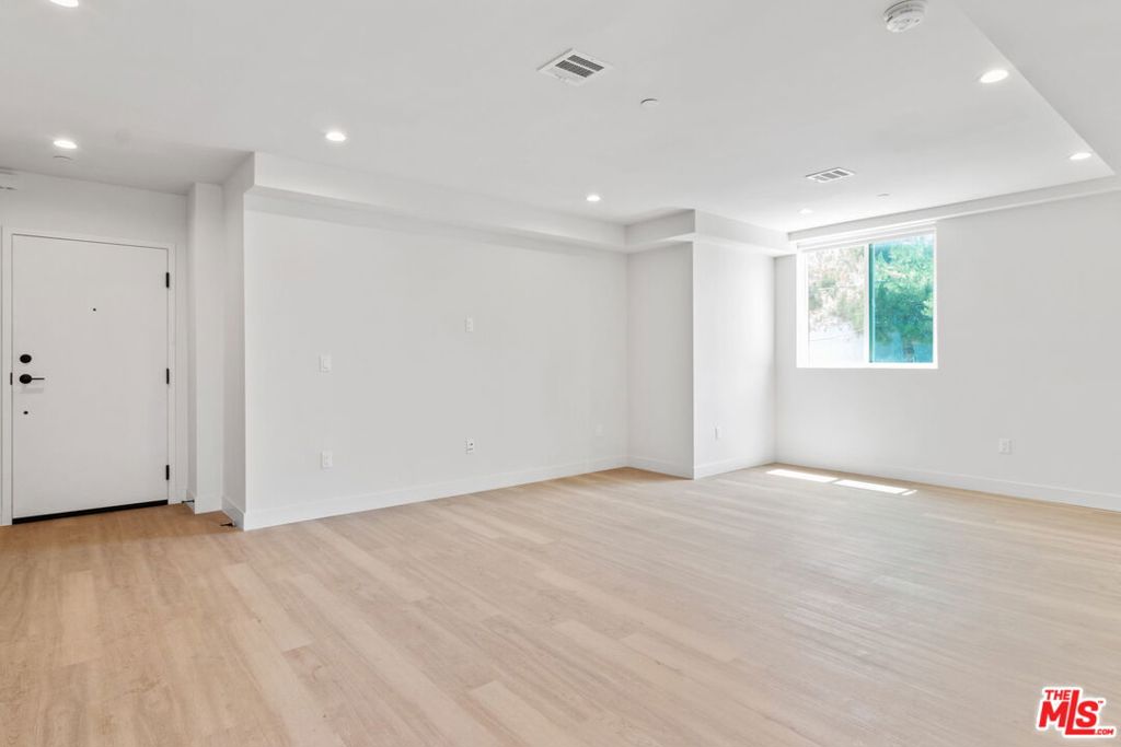 132 Rosemont Avenue 201 Property Photo 3