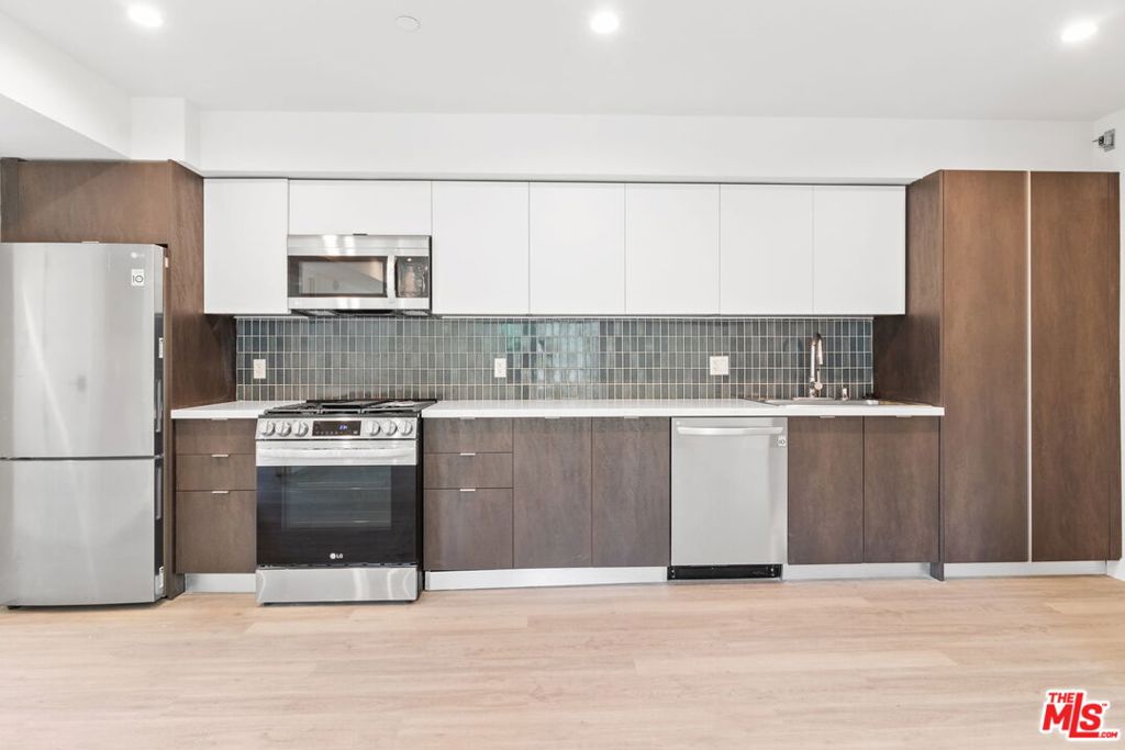 132 Rosemont Avenue 201 Property Photo 6