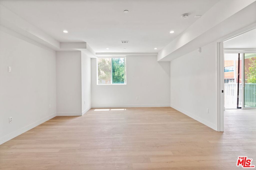 132 Rosemont Avenue 201 Property Photo 7