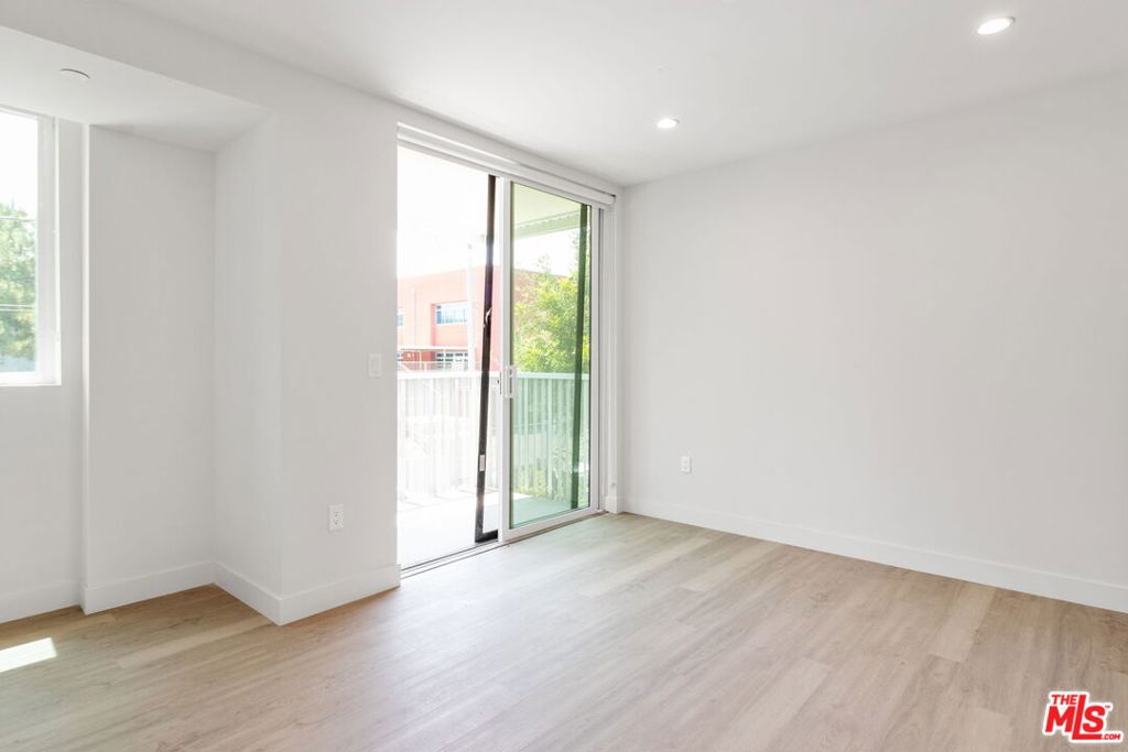 132 Rosemont Avenue 201 Property Photo 8