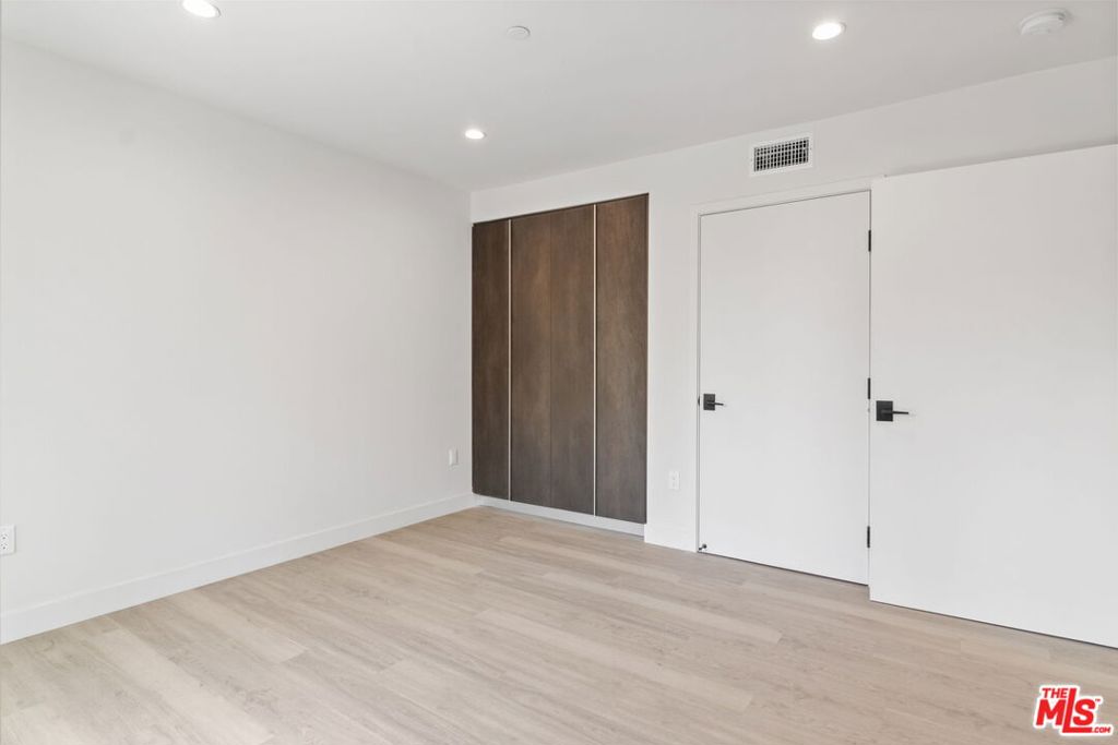 132 Rosemont Avenue 201 Property Photo 11