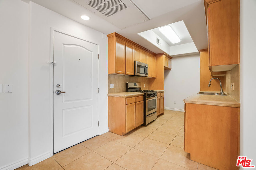 3328 Oakhurst Avenue 110 Property Photo 4
