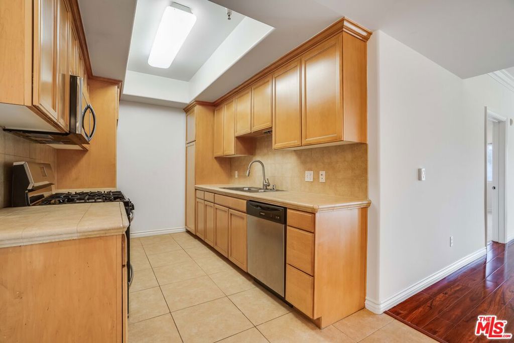 3328 Oakhurst Avenue 110 Property Photo 5