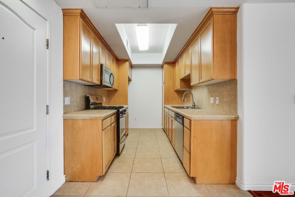 3328 Oakhurst Avenue 110 Property Photo 6