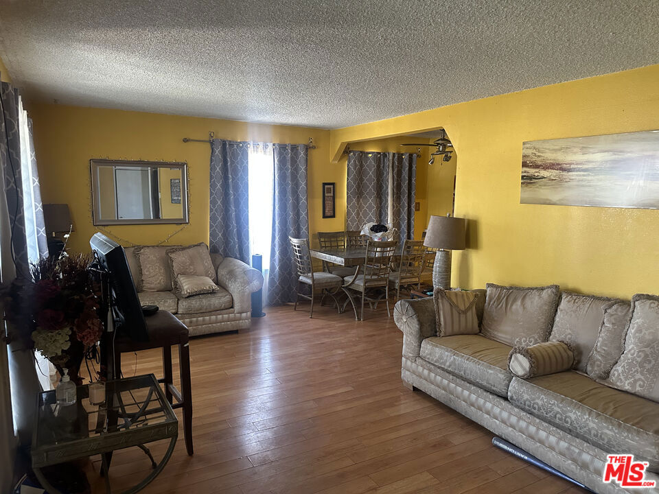 748 E Century Boulevard Property Photo 3