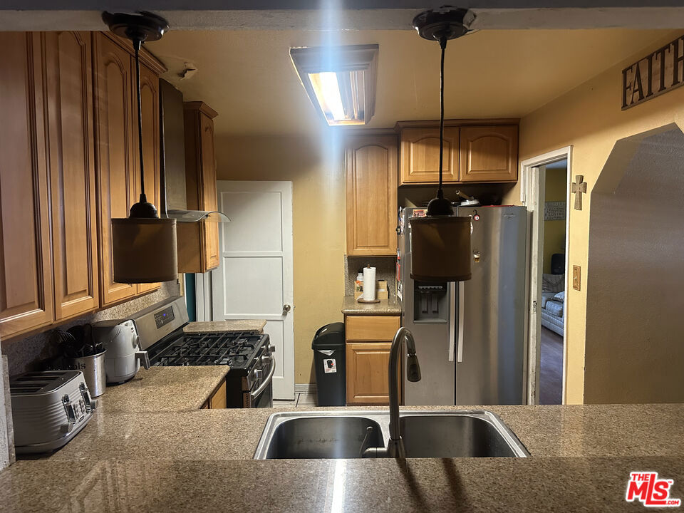 748 E Century Boulevard Property Photo 5