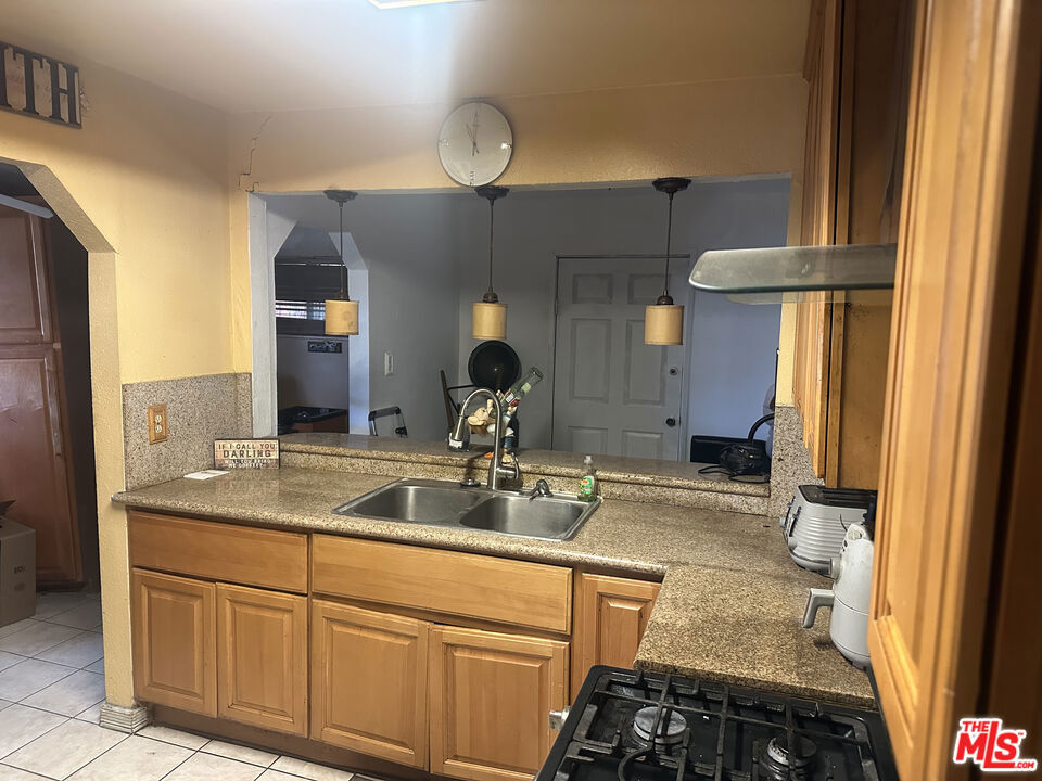 748 E Century Boulevard Property Photo 6