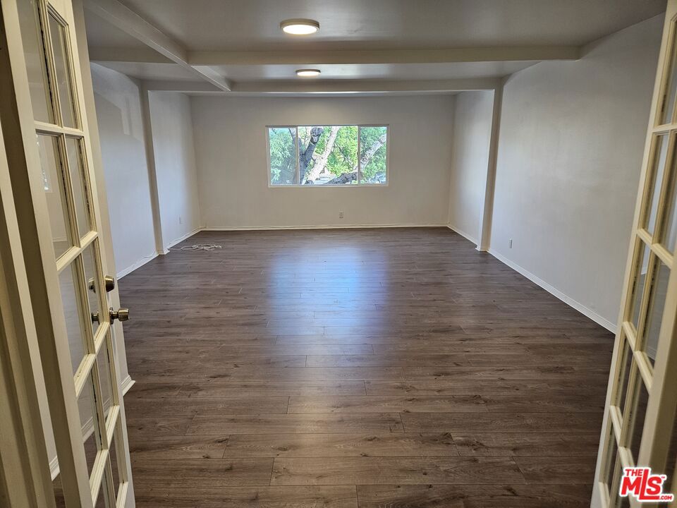4531 Van Nuys Property Photo 2