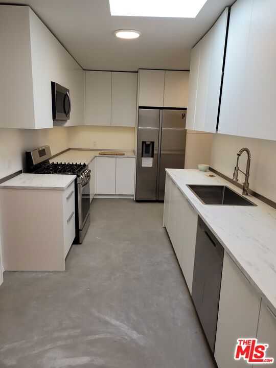 4531 Van Nuys Property Photo 4