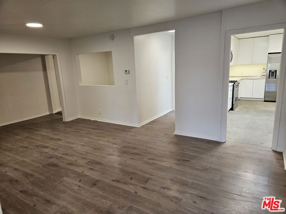 4531 Van Nuys Property Photo 7