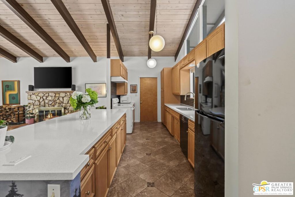 25226 Rim Rock Road Property Photo 15