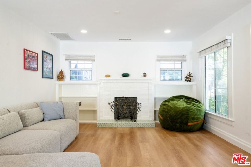 1232 E Harvard Street Property Photo 4