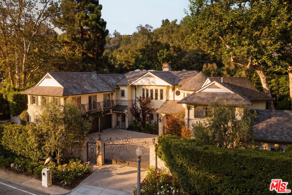 1900 Mandeville Canyon Road Property Photo 1
