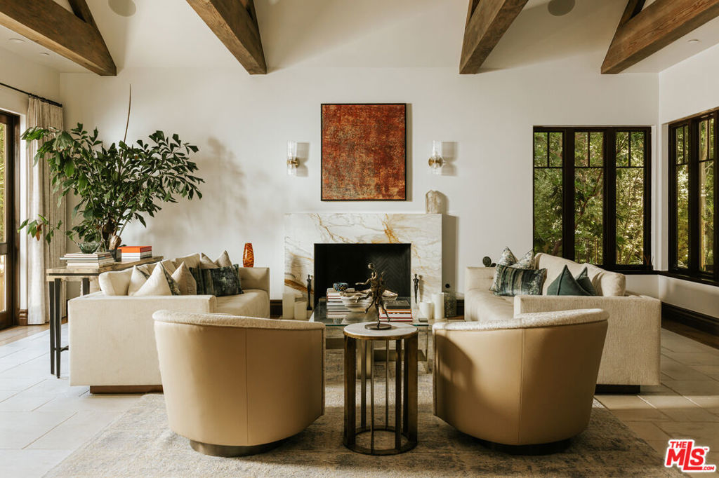 1900 Mandeville Canyon Road Property Photo 3