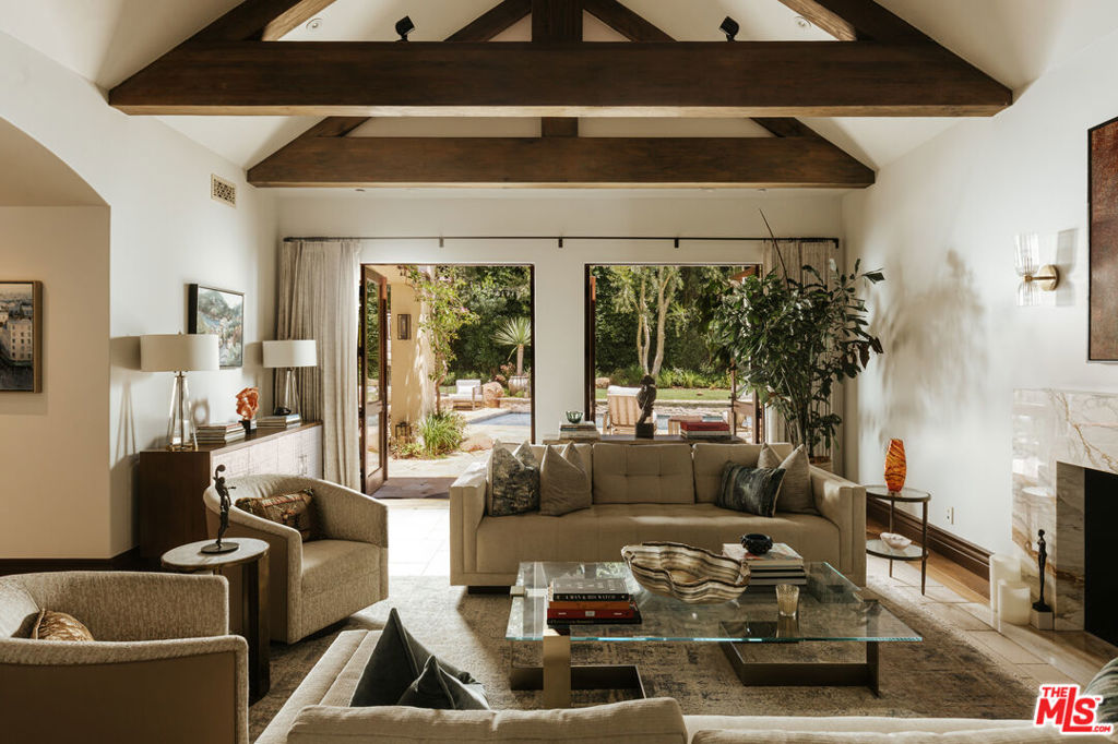 1900 Mandeville Canyon Road Property Photo 4