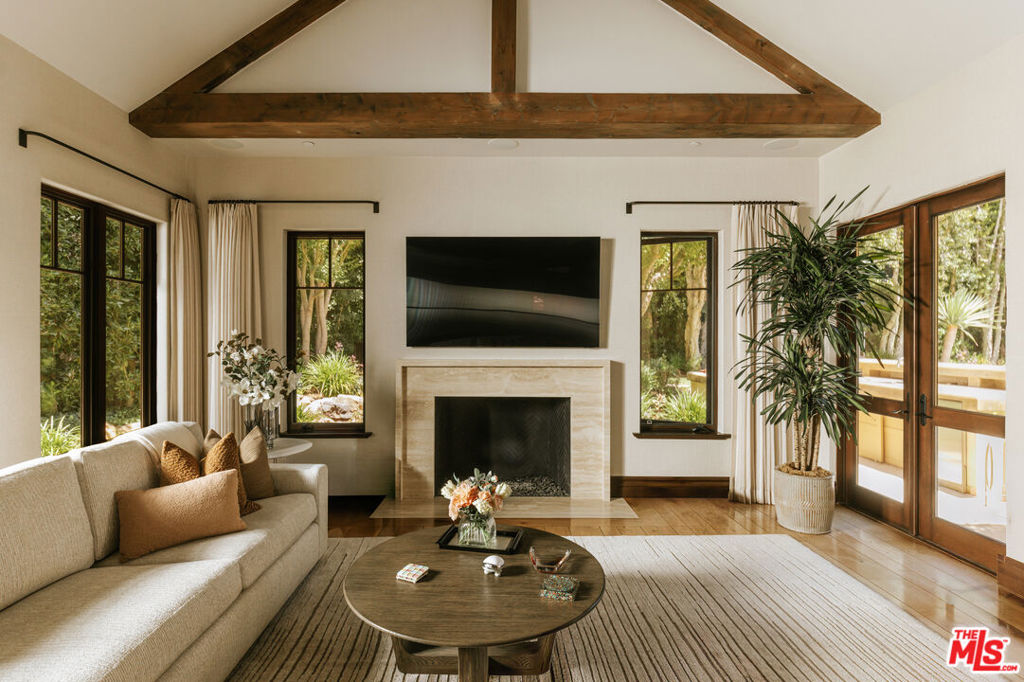 1900 Mandeville Canyon Road Property Photo 7