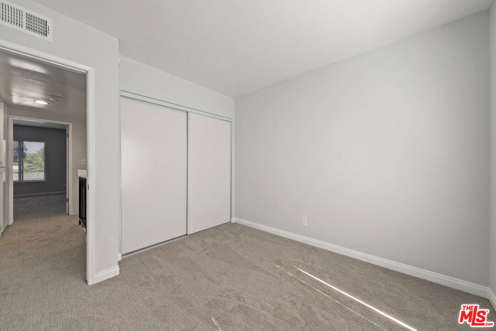 2337 Oak Street 2 Property Photo 23