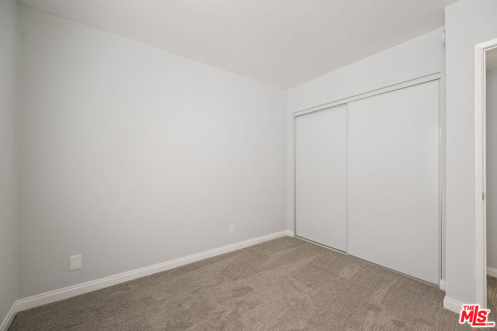 2337 Oak Street 2 Property Photo 24