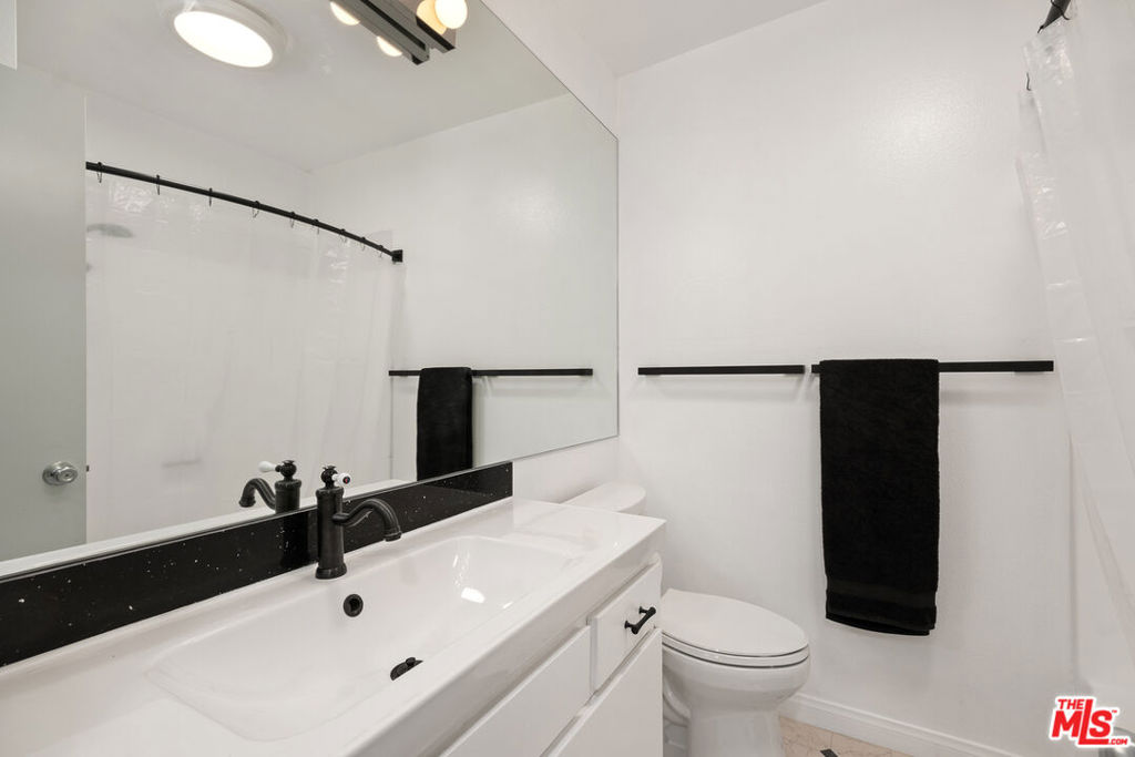 2337 Oak Street 2 Property Photo 29