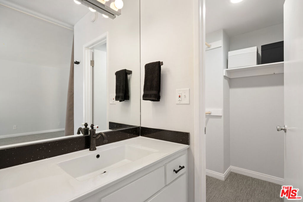 2337 Oak Street 2 Property Photo 30