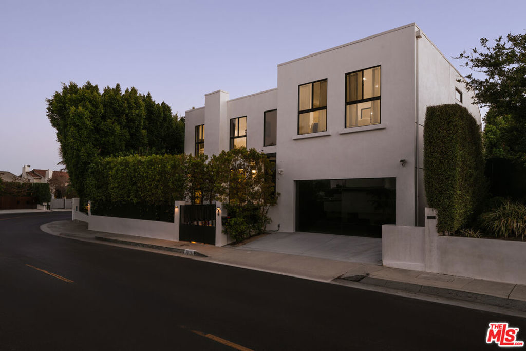 2025 Hercules Drive Property Photo 1