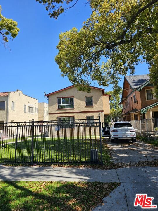 1824 S Wilton Place Property Photo 1
