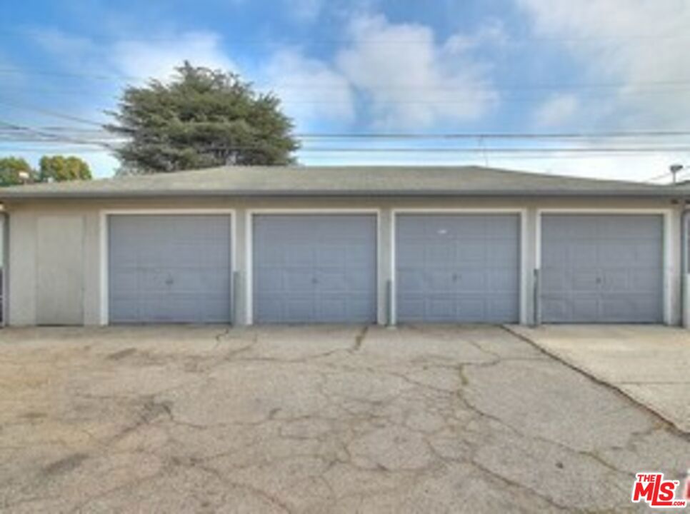 9328 Crenshaw Boulevard Property Photo 3