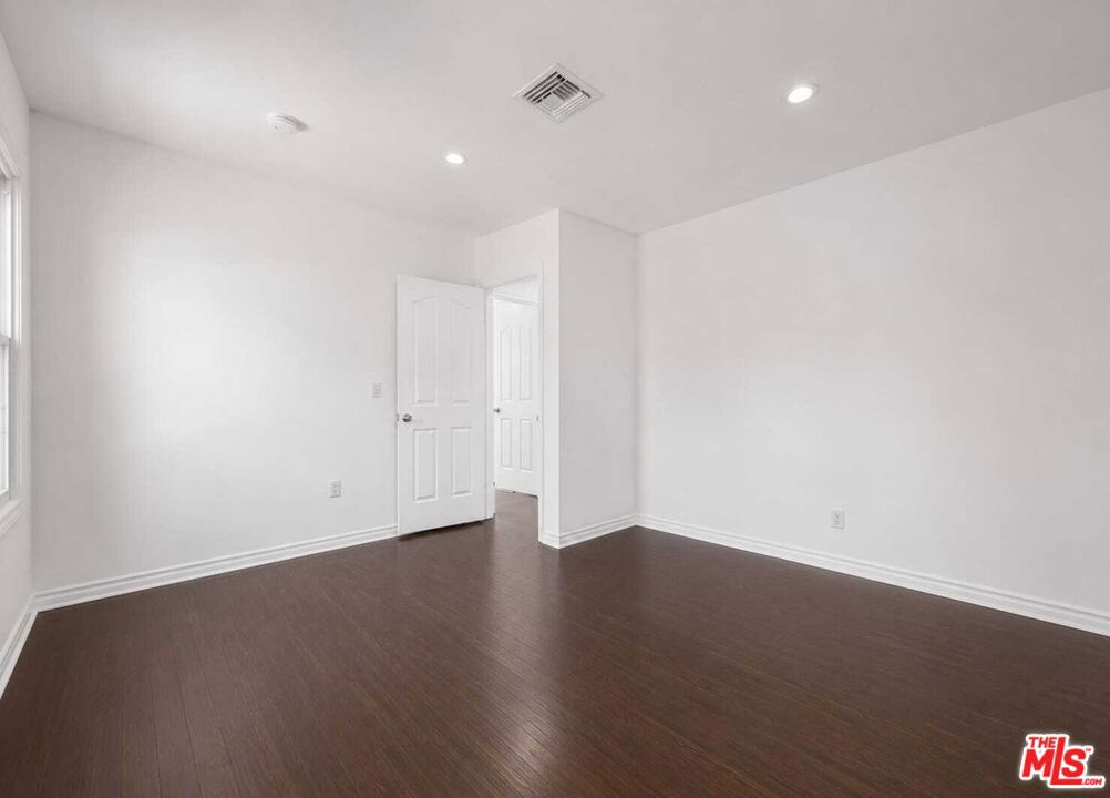 138 N Hamel Drive Property Photo 29