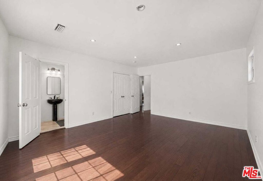 138 N Hamel Drive Property Photo 31