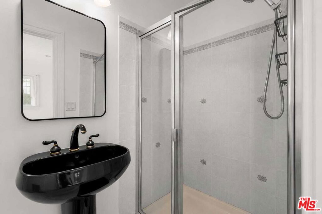 138 N Hamel Drive Property Photo 34