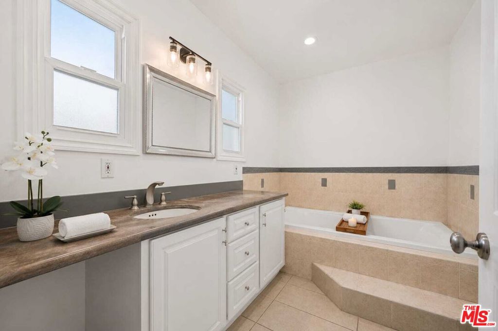 138 N Hamel Drive Property Photo 42