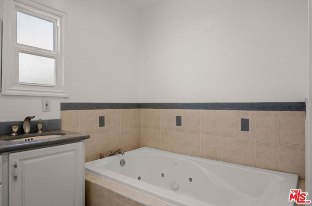 138 N Hamel Drive Property Photo 43