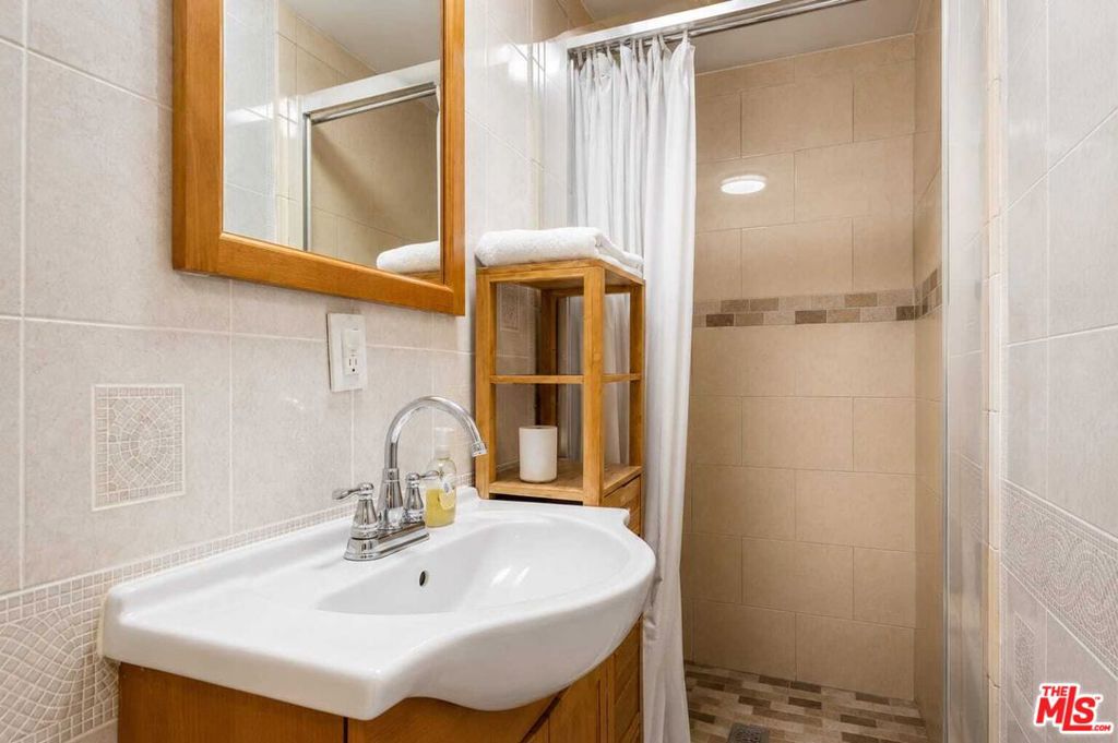 138 N Hamel Drive Property Photo 68