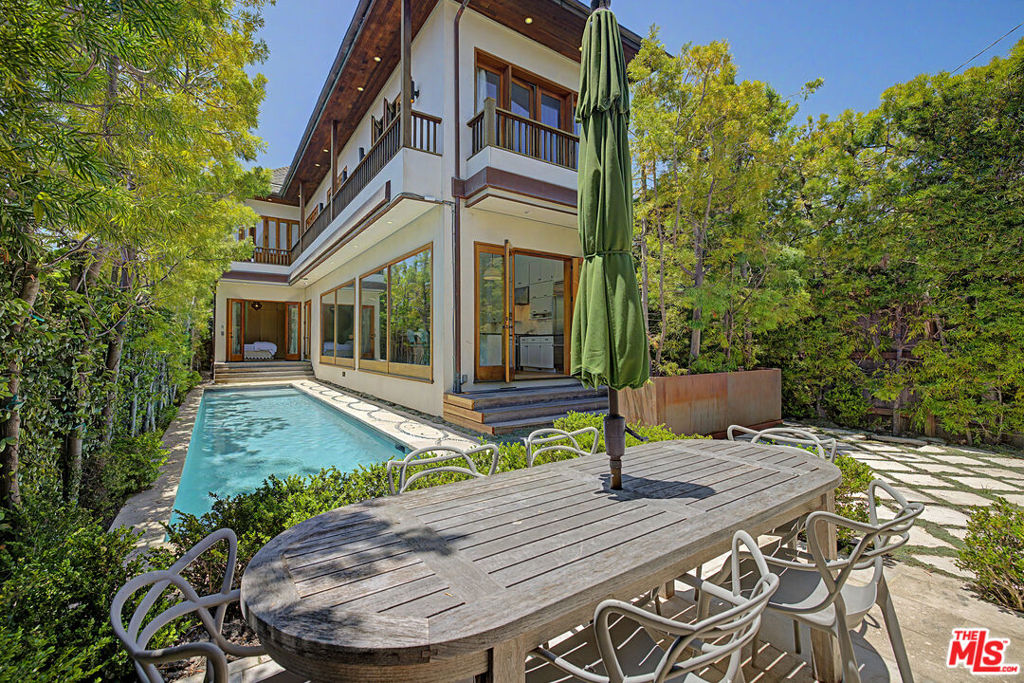 1310 Riviera Avenue Property Photo 1
