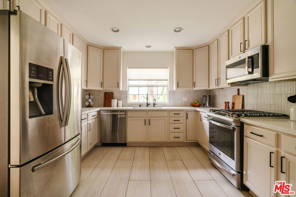 13230 Hesby Street Property Photo 13