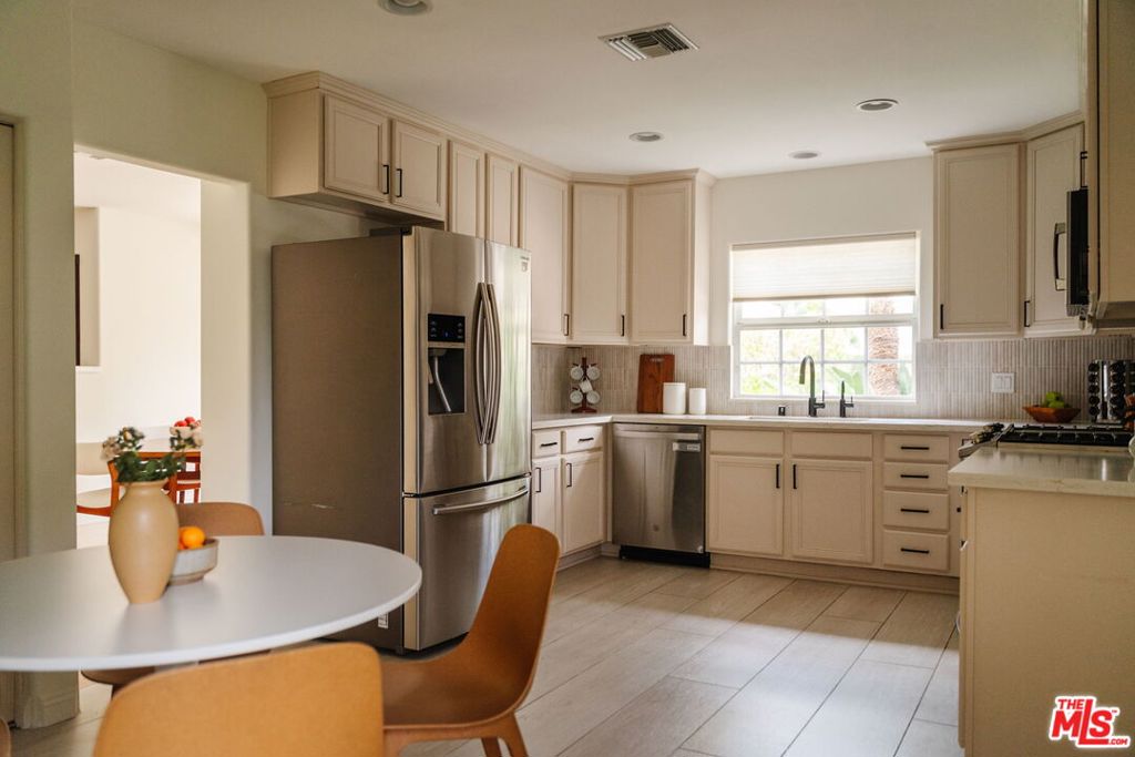 13230 Hesby Street Property Photo 15