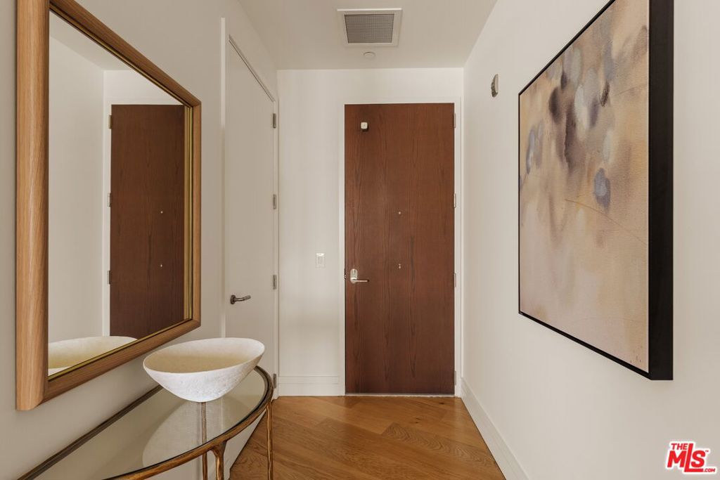 211 W Elm Court 13e Property Photo 2