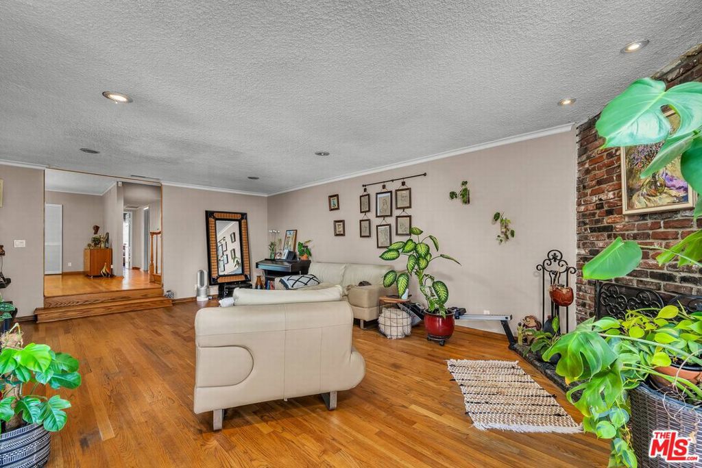 1766 Midvale Avenue Property Photo 8