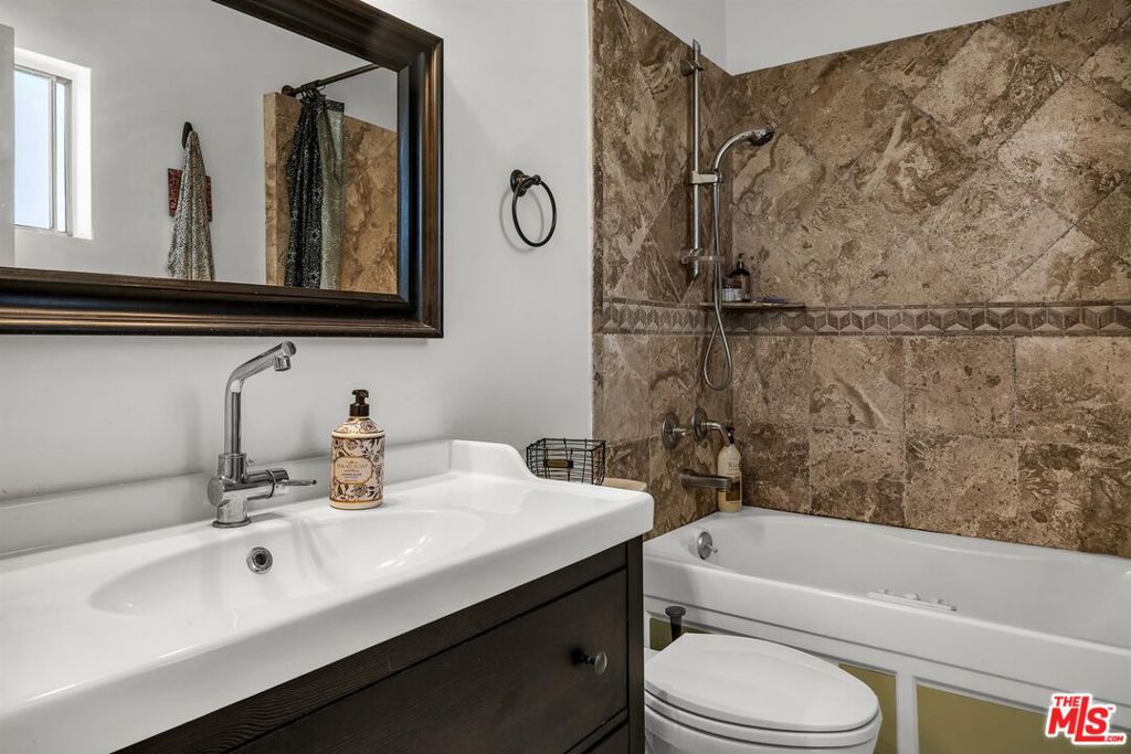 1766 Midvale Avenue Property Photo 21