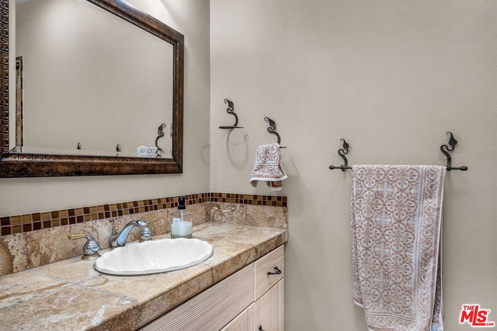 1766 Midvale Avenue Property Photo 23